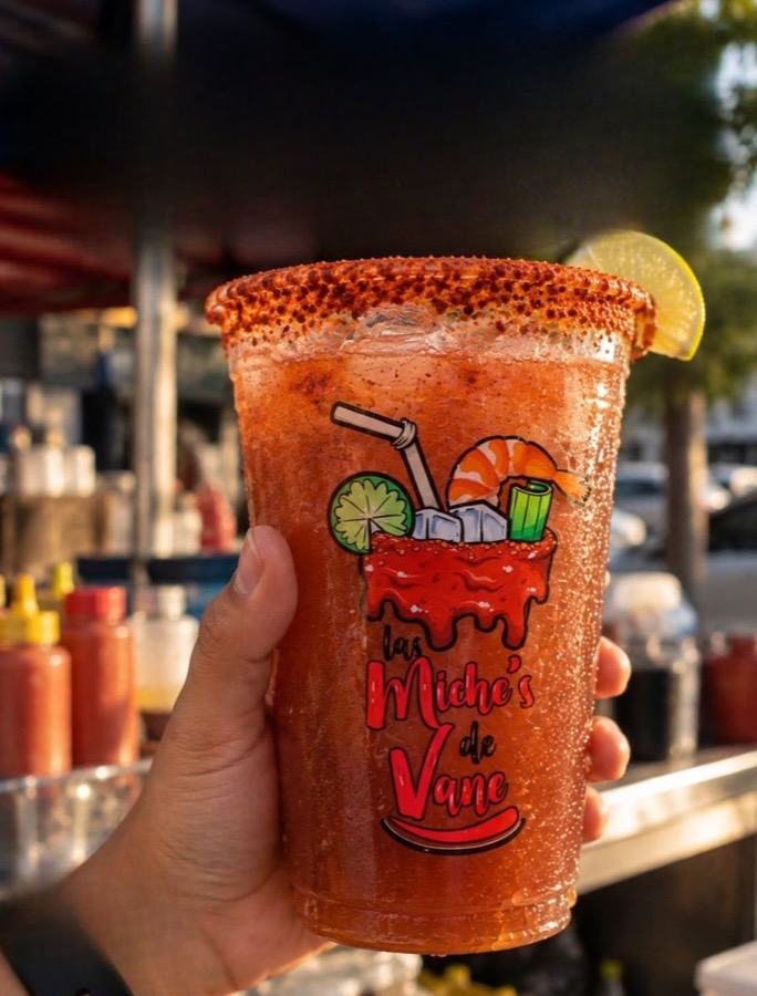 Vaso de litro para micheladas con logo del negocio en DTF UV